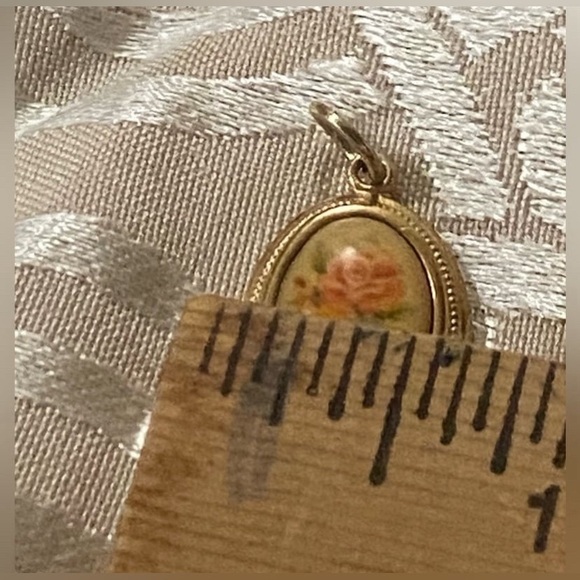 MAKE AN OFFER 🍒 Vintage Costume Avon Flower Pendant #9107 - Picture 3 of 6